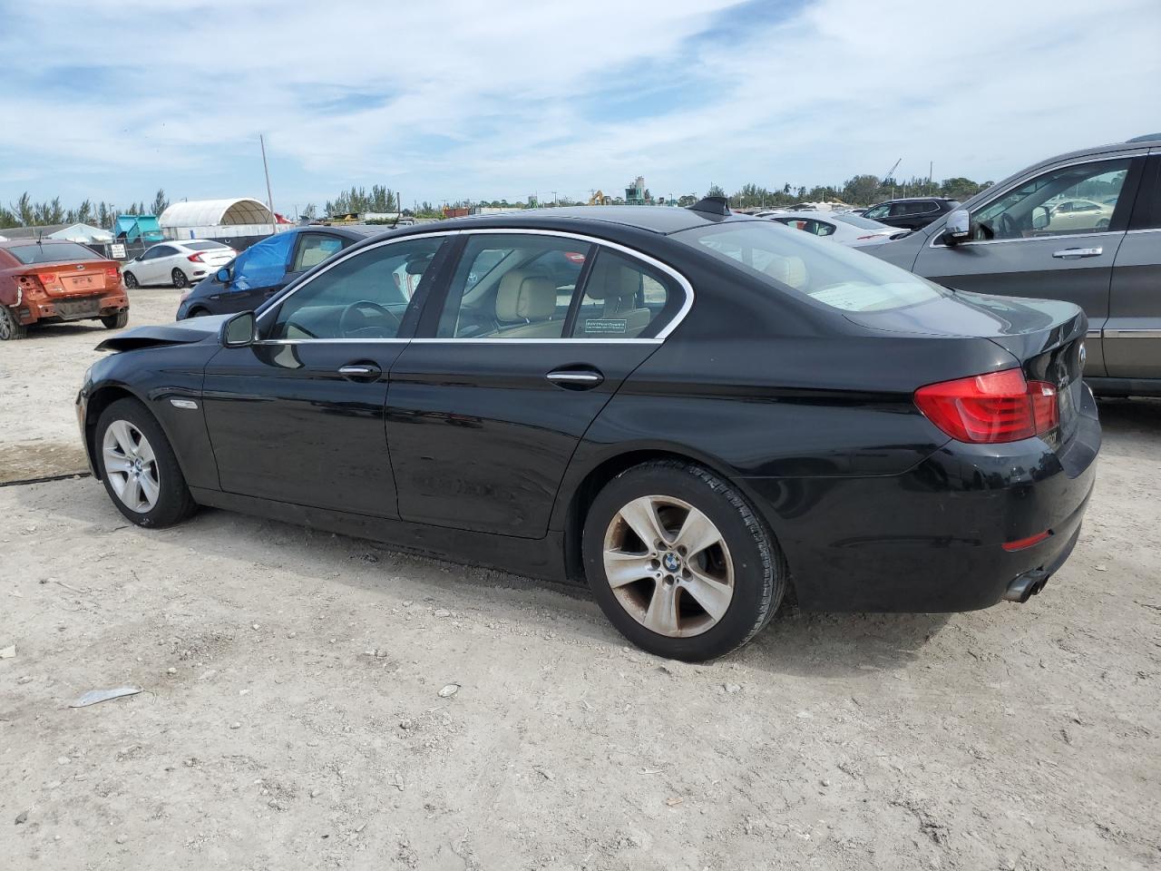Изображение 2 2013 BMW 528 XI 2013 с VIN WBAXH5C54DD113876
