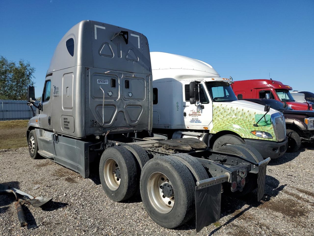 Image 3 of 2016 FREIGHTLINER CASCADIA 125  2016 with VIN 3AKJGLD5XGSGR1604