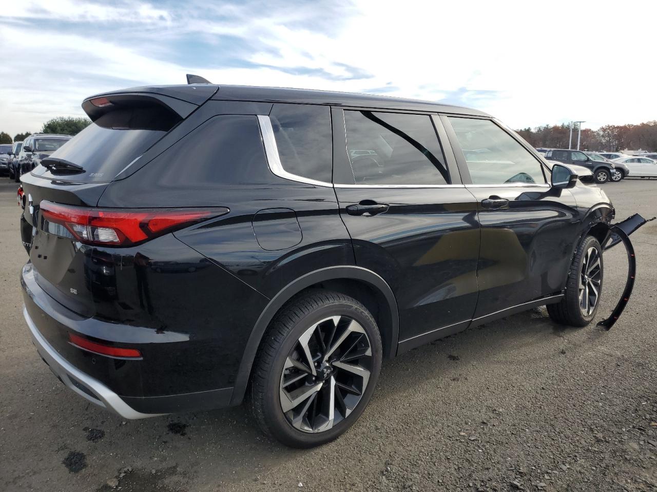 Изображение 3 2023 MITSUBISHI OUTLANDER SE 2023 с VIN JA4J4UA89PZ026438