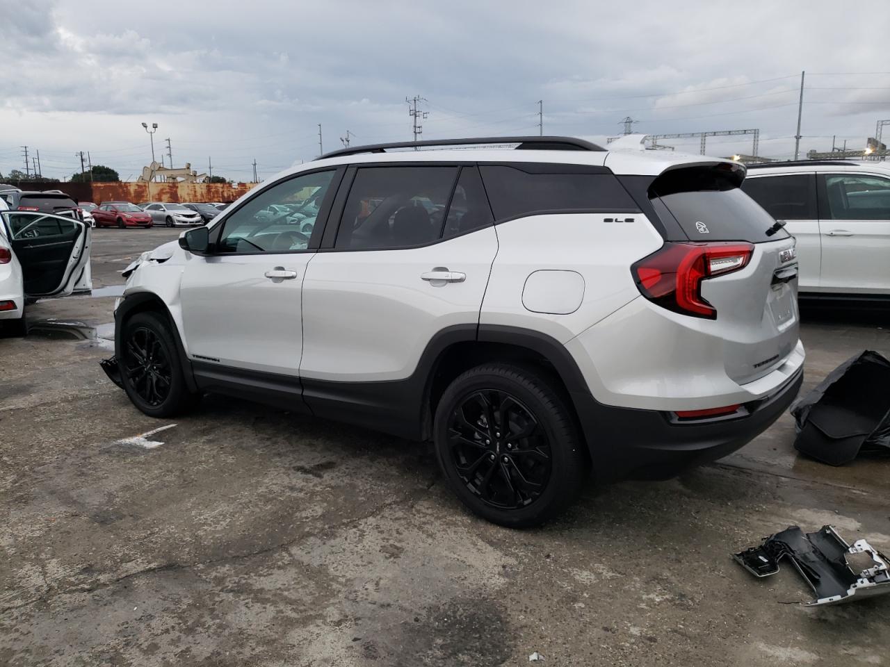 Image 2 of 2022 GMC TERRAIN SLE 2022 with VIN 3GKALMEV2NL269414