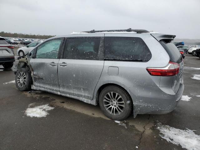 Obraz 2 z 2018 TOYOTA SIENNA XLE 2018 z VIN 5TDYZ3DC3JS944226