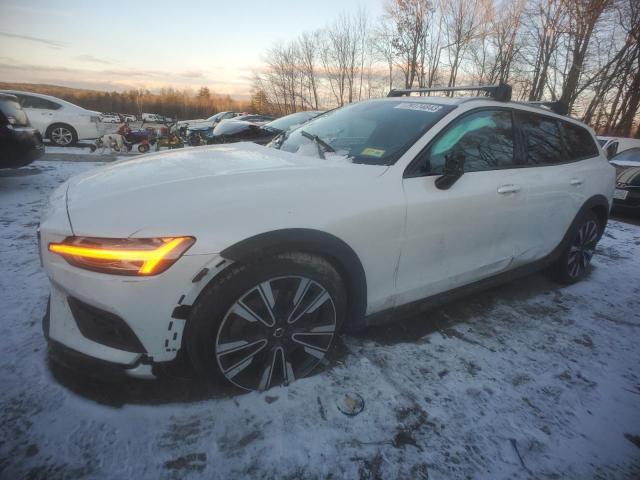 2021 VOLVO V60 CROSS COUNTRY T5 MOMENTUM 2021 image