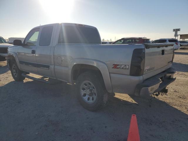 Image 2 of 2004 CHEVROLET SILVERADO K1500 2004 with VIN 2GCEK19T041263408