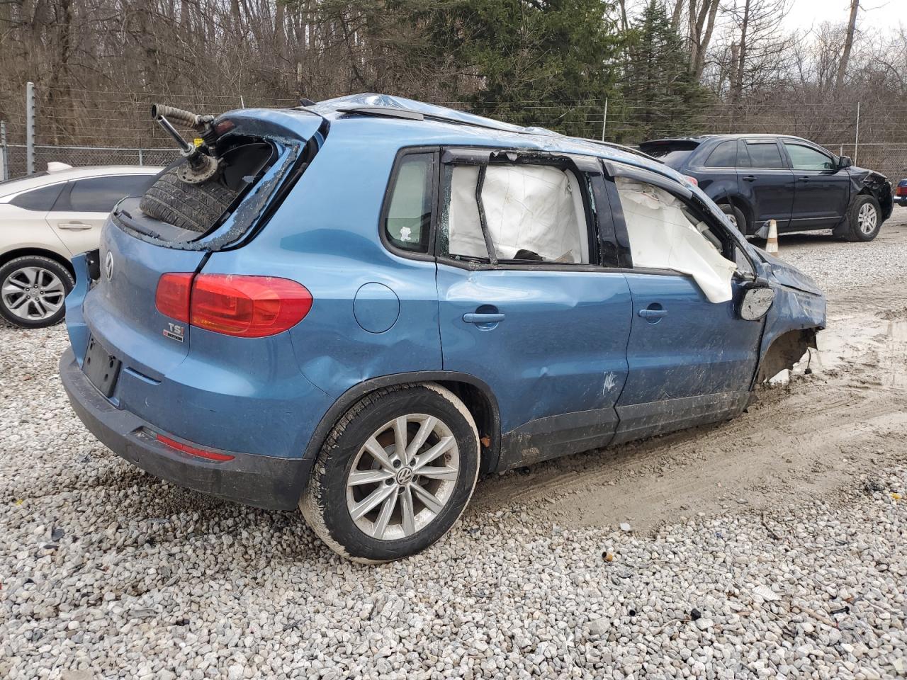 Изображение 3 2018 VOLKSWAGEN TIGUAN LIMITED  2018 с VIN WVGBV7AX9JK002216