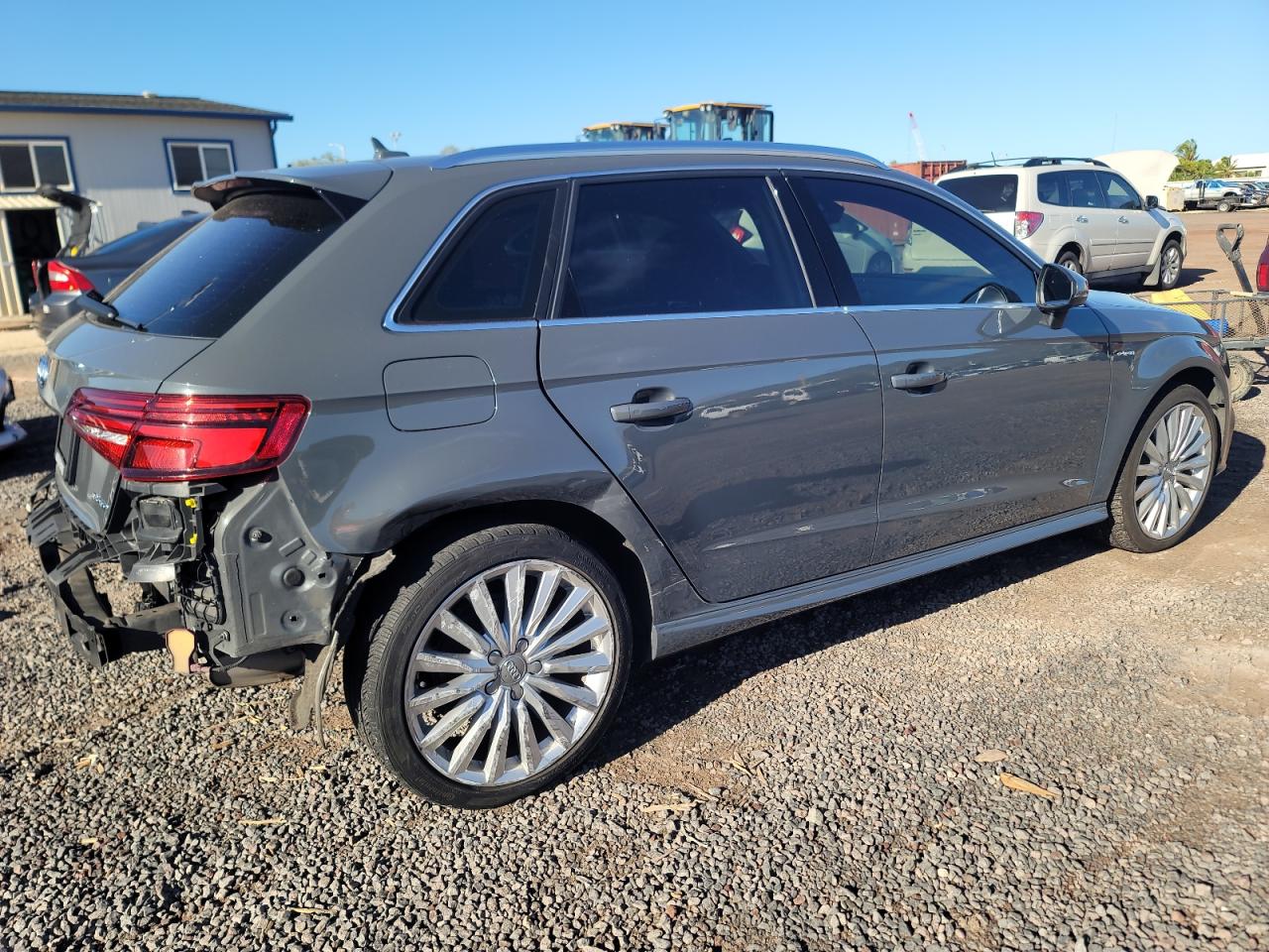Изображение 3 2017 AUDI A3 E-TRON PREMIUM PLUS 2017 с VIN WAUTPBFFXHA146442