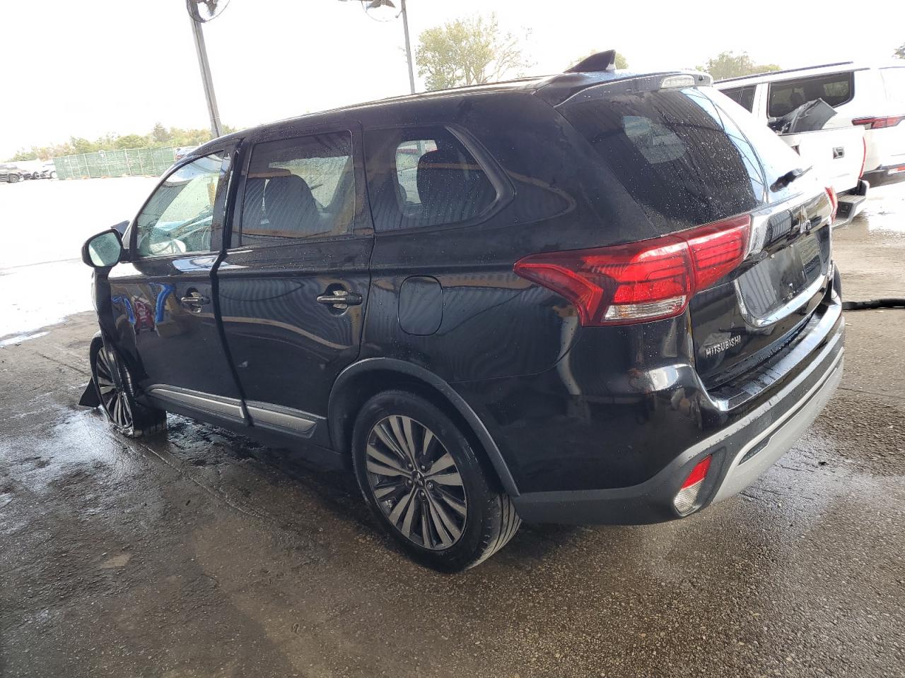 Изображение 2 2019 MITSUBISHI OUTLANDER ES 2019 с VIN JA4AD2A3XKZ015871