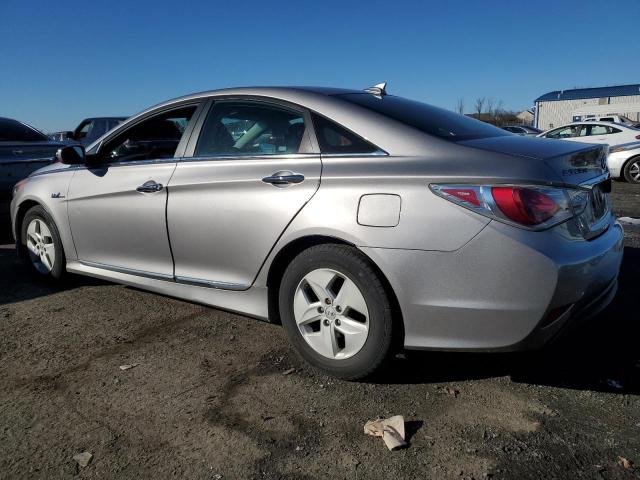 Image 2 of 2012 HYUNDAI SONATA HYBRID 2012 with VIN KMHEC4A48CA026460