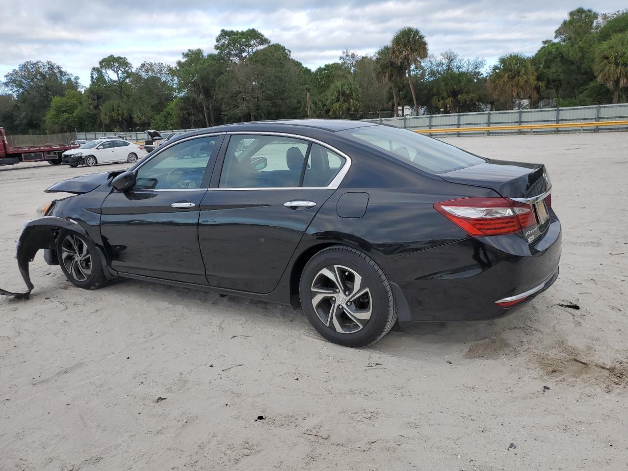 Изображение 2 2017 HONDA ACCORD LX 2017 с VIN 1HGCR2F33HA285025