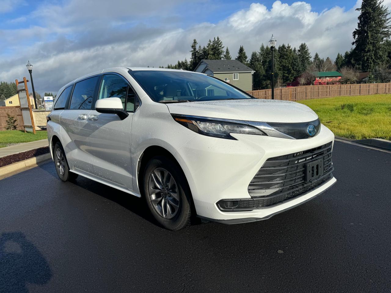 Изображение 1 2022 TOYOTA SIENNA LE 2022 с VIN 5TDKRKEC5NS111340