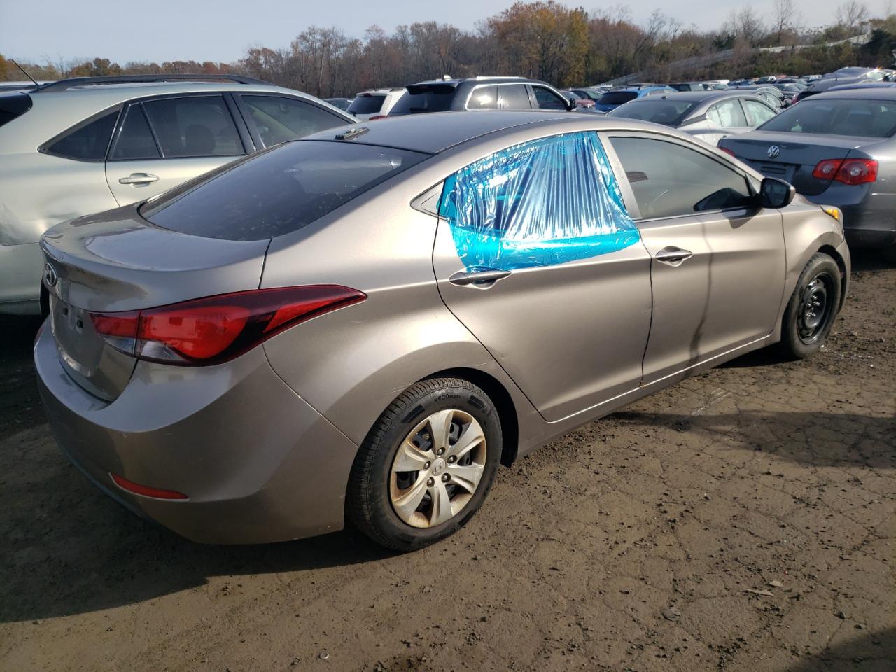 Image 3 of Hyundai Elantra Se 2016 with VIN 5NPDH4AE6GH704468