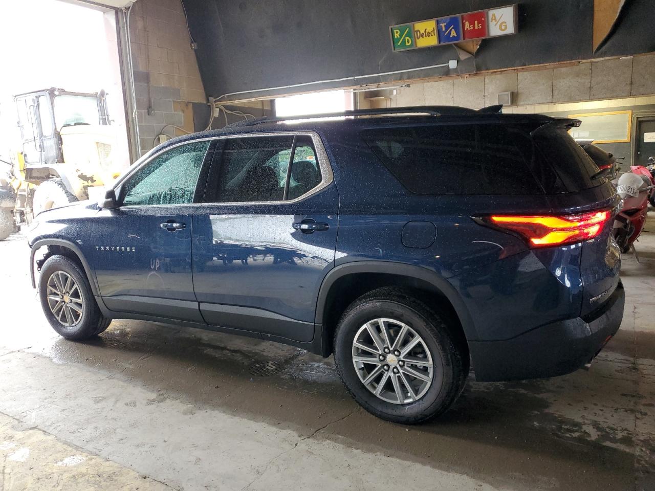 Изображение 2 2023 CHEVROLET TRAVERSE LT 2023 с VIN 1GNEVGKW2PJ204957