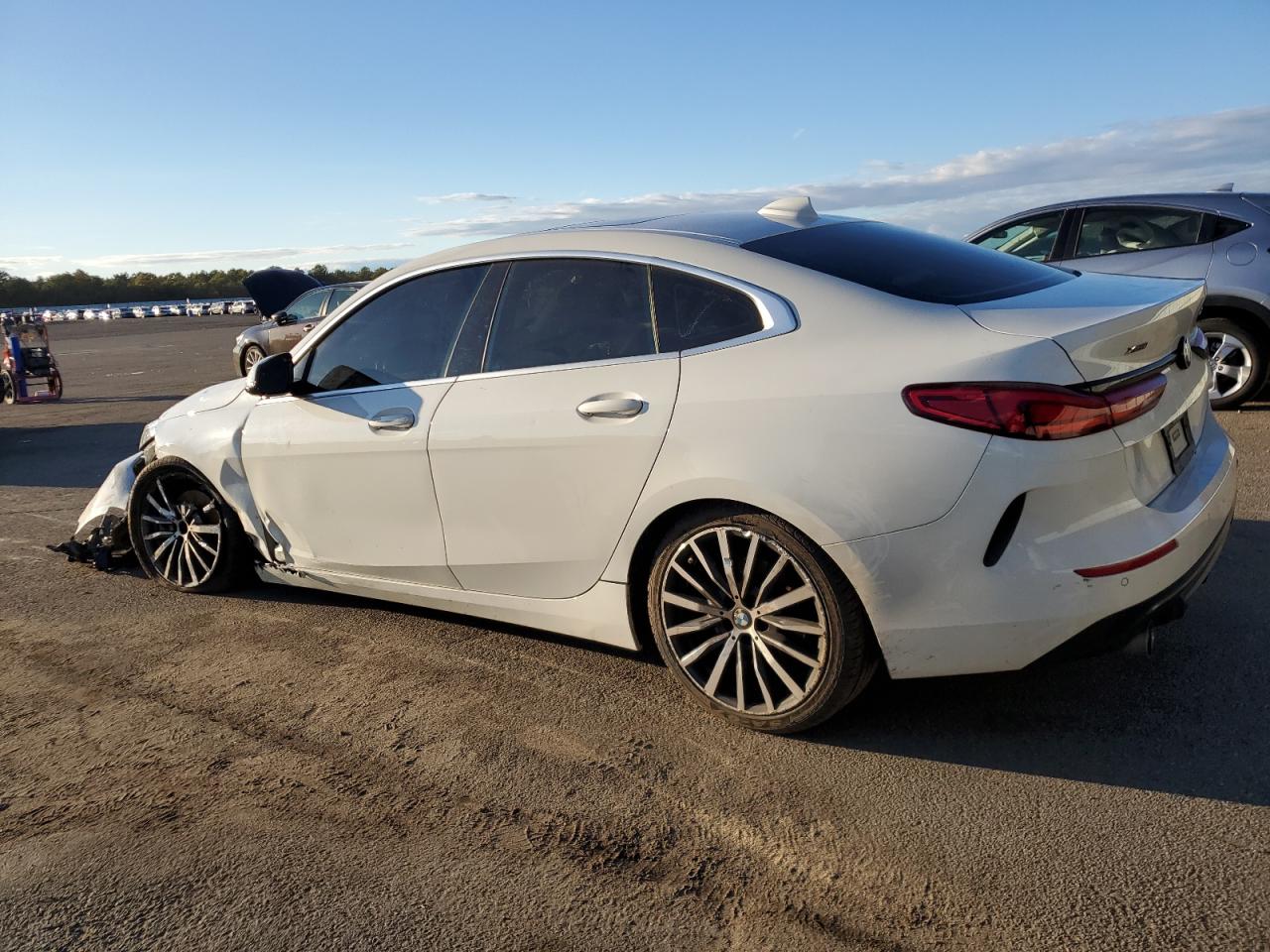 Obraz 2 z 2020 BMW 228XI  2020 z VIN WBA73AK01L7F55270