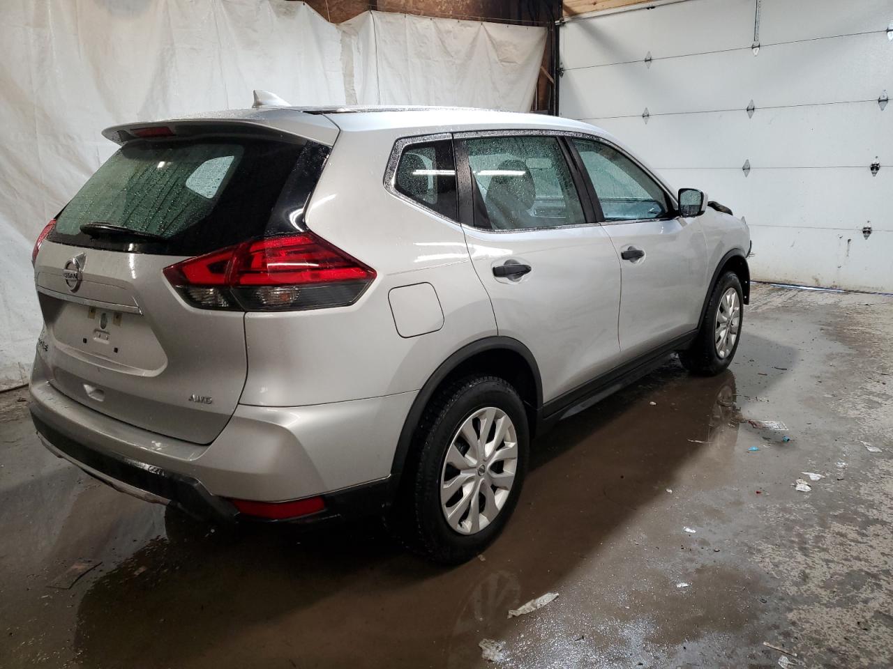 Image 3 of 2017 NISSAN ROGUE S 2017 with VIN KNMAT2MV1HP604429