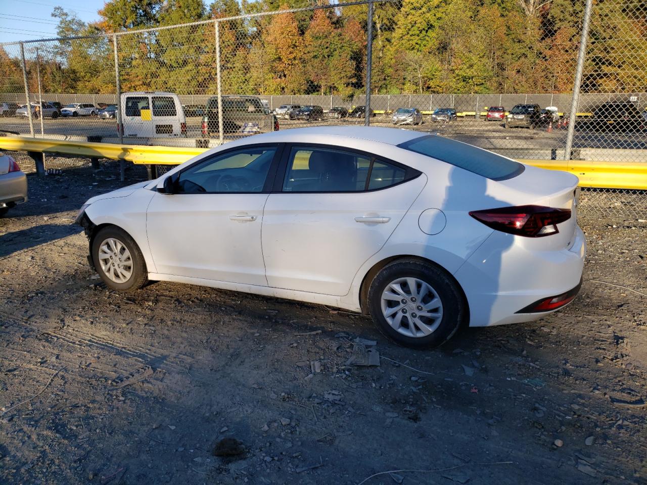 Изображение 2 2019 HYUNDAI ELANTRA SE 2019 с VIN 5NPD74LFXKH463502