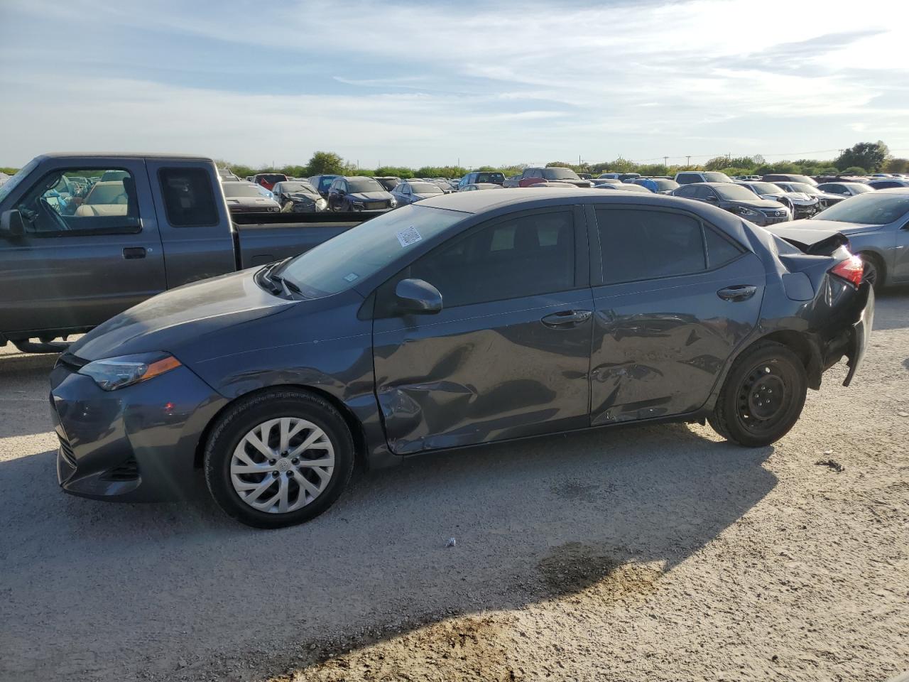 Obraz 1 z 2018 TOYOTA COROLLA L 2018 z VIN 5YFBURHE8JP845865