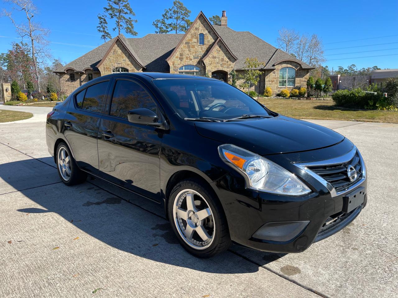 Image 1 of 2019 NISSAN VERSA S 2019 with VIN 3N1CN7AP8KL840152