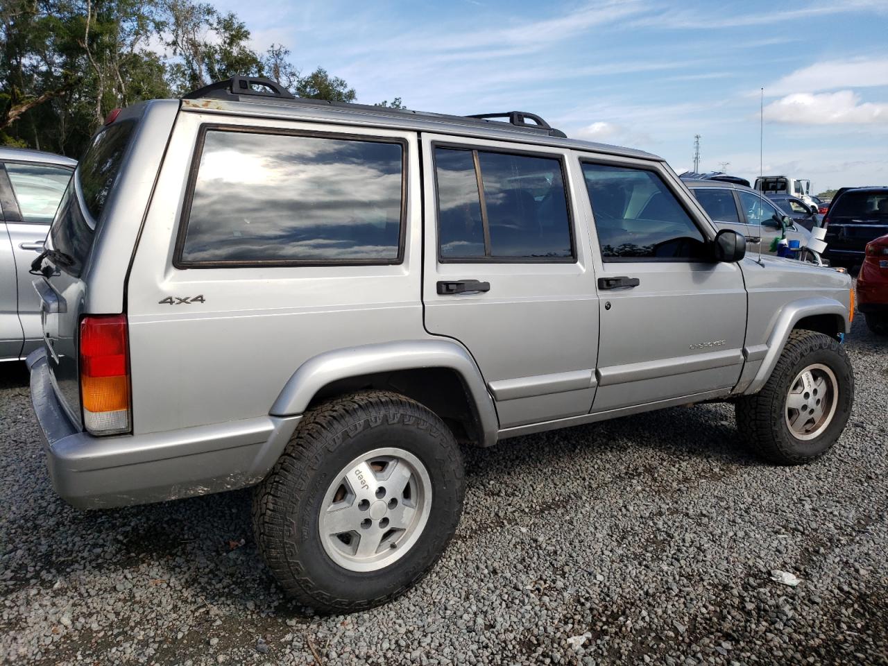 Image 3 of 2001 JEEP CHEROKEE CLASSIC 2001 with VIN 1J4FF58S91L608606