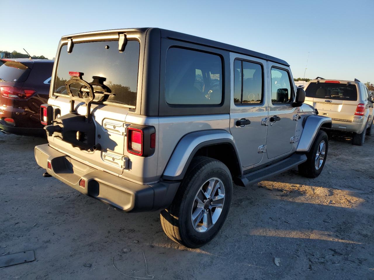 Image 3 of 2020 JEEP WRANGLER UNLIMITED SAHARA 2020 with VIN 1C4HJXEN1LW217149