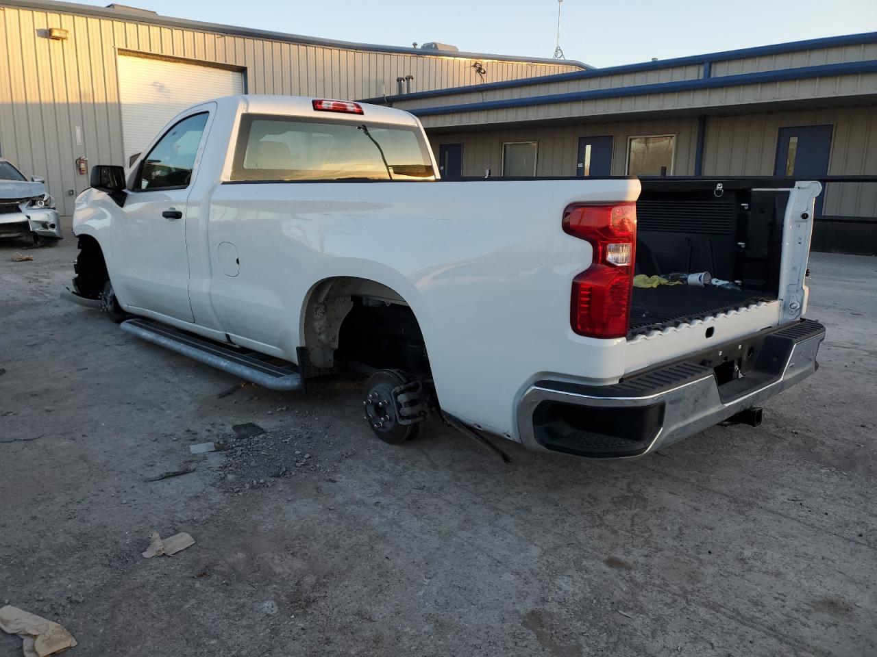 Obraz 2 z 2023 CHEVROLET SILVERADO C1500 2023 z VIN 3GCNAAED2PG296343