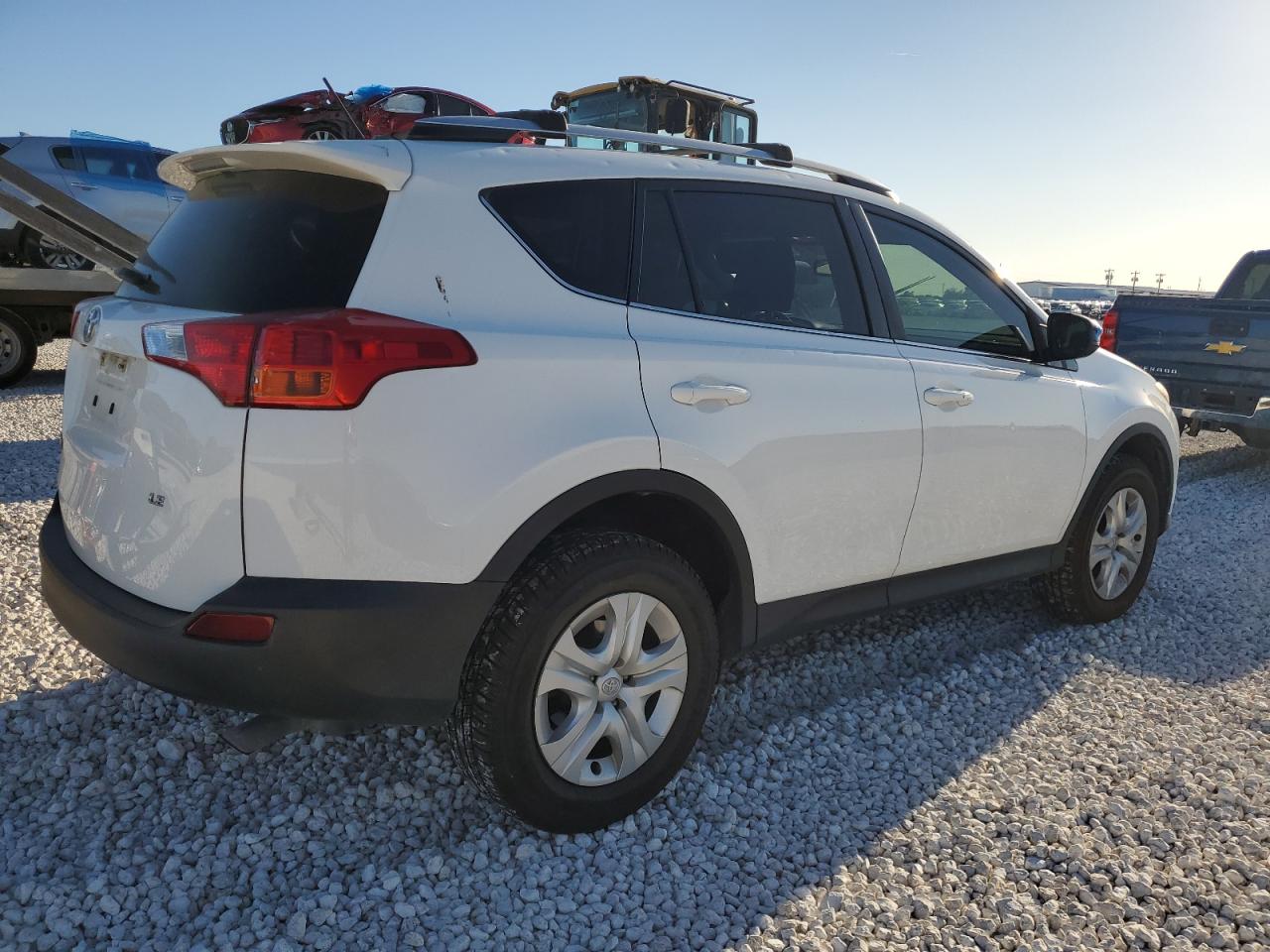 Obraz 3 z 2015 TOYOTA RAV4 LE 2015 z VIN JTMZFREV1FD077539