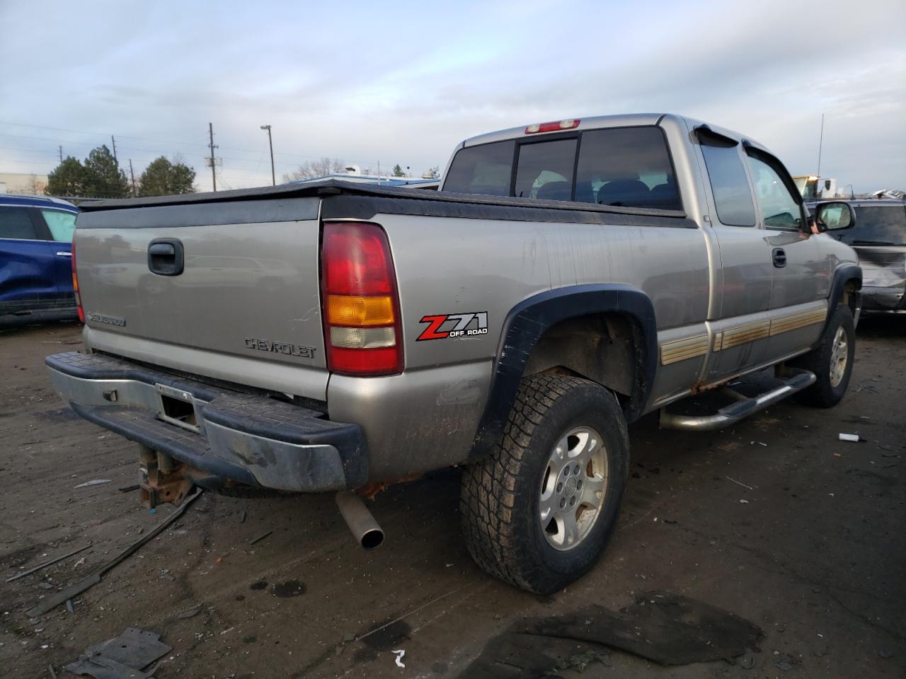 Image 3 of 2002 CHEVROLET SILVERADO K1500 2002 with VIN 2GCEK19T021307615