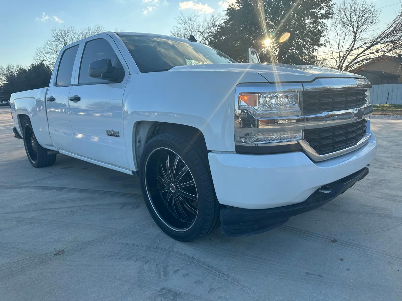 Obraz 1 z 2019 CHEVROLET SILVERADO LD C1500 CUSTOM 2019 z VIN 2GCRCMECXK1155557