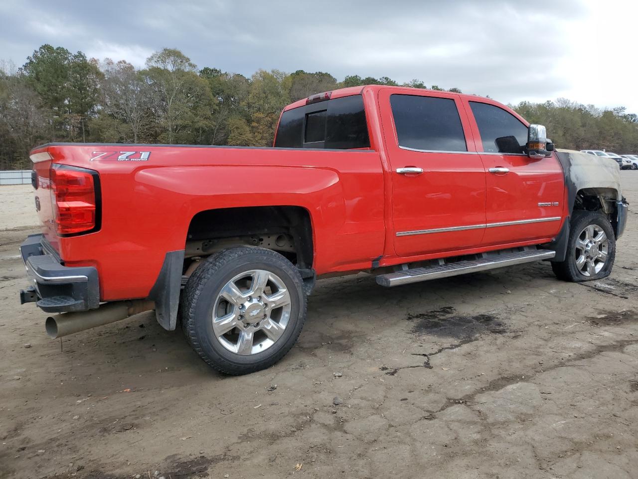Image 3 of 2019 CHEVROLET SILVERADO K2500 HEAVY DUTY LTZ 2019 with VIN 1GC1KTEY7KF183752