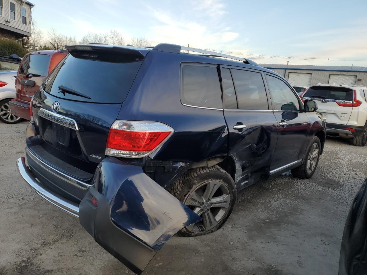 Image 3 of 2013 TOYOTA HIGHLANDER LIMITED 2013 with VIN 5TDDK3EH0DS204876