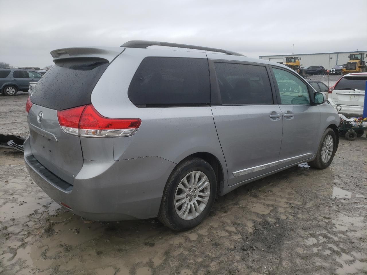 Изображение 3 2012 TOYOTA SIENNA XLE 2012 с VIN 5TDYK3DC7CS201771