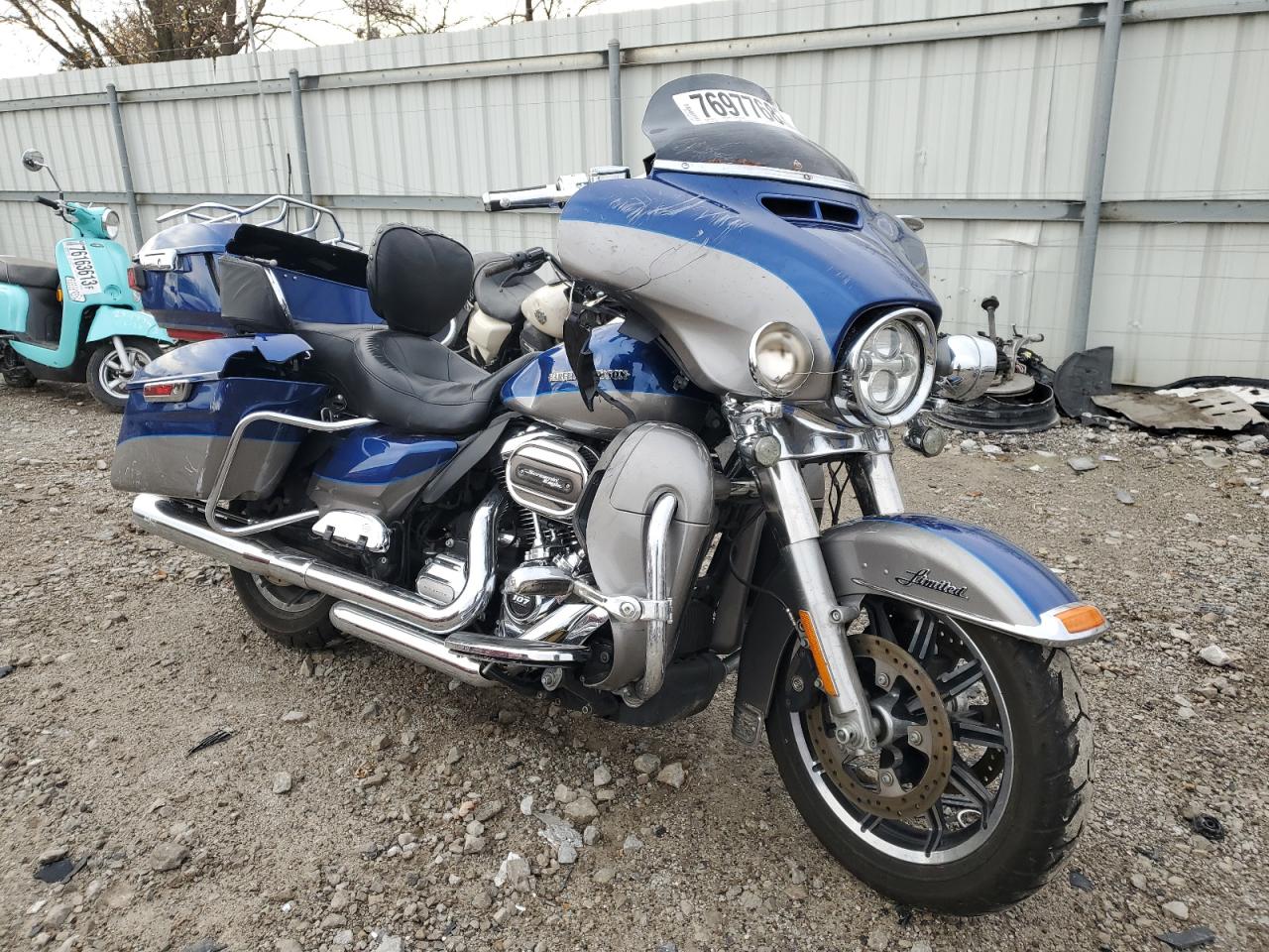 Image 1 of 2017 HARLEY-DAVIDSON FLHTK ULTRA LIMITED 2017 with VIN 1HD1KED12HB622984