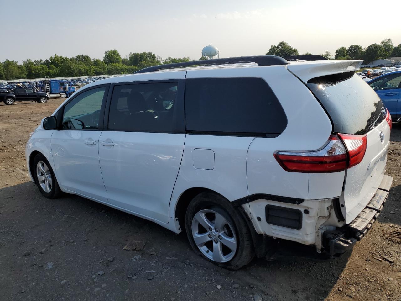 Obraz 2 z 2015 TOYOTA SIENNA LE 2015 z VIN 5TDKK3DC6FS584726