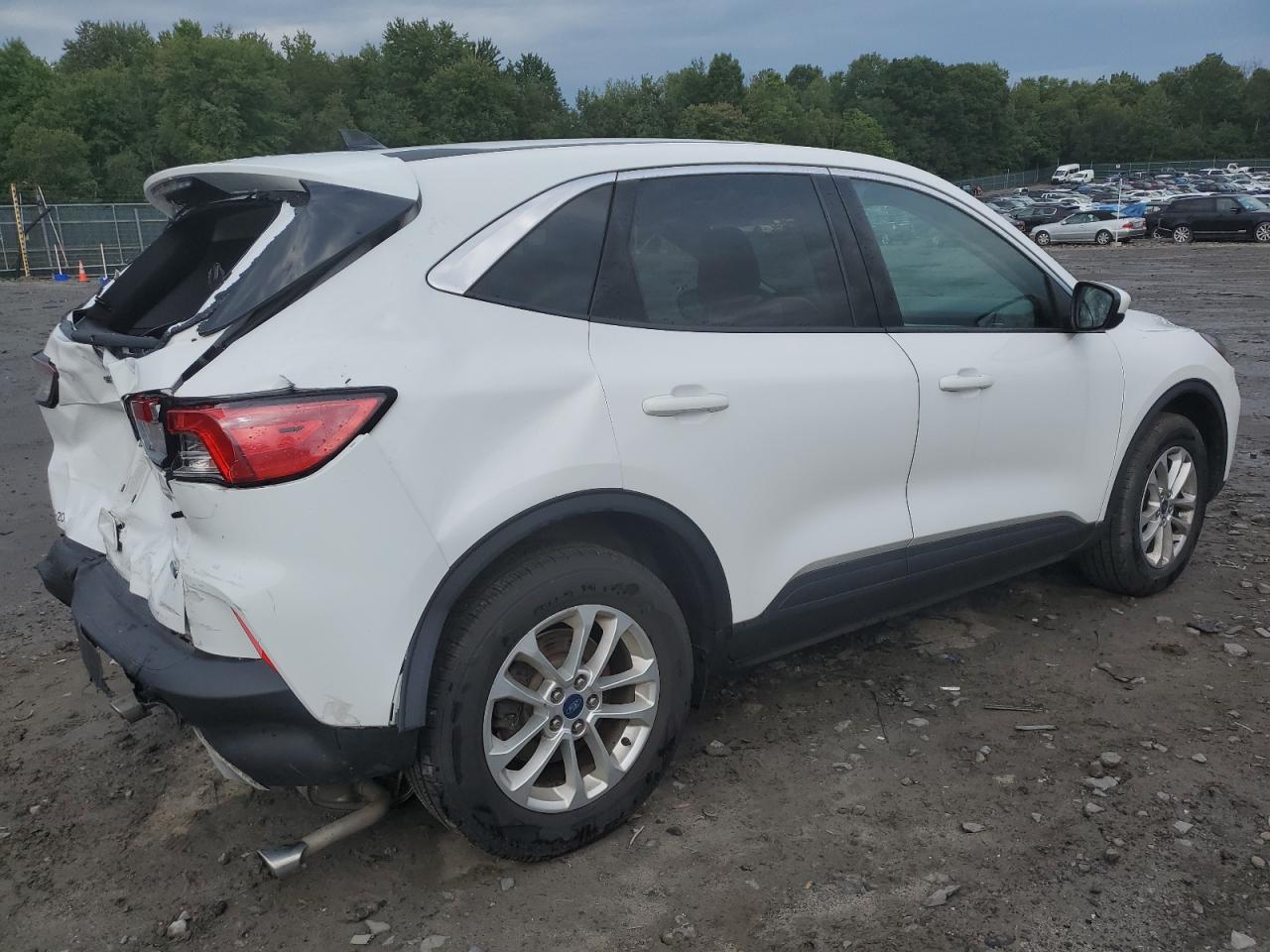 Image 3 of 2020 FORD ESCAPE SE 2020 with VIN 1FMCU9G60LUA21536