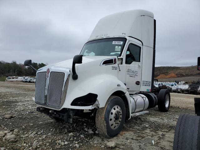 Image 2 of 2018 KENWORTH CONSTRUCTION T680 2018 with VIN 1XKYDP9X0JJ217337