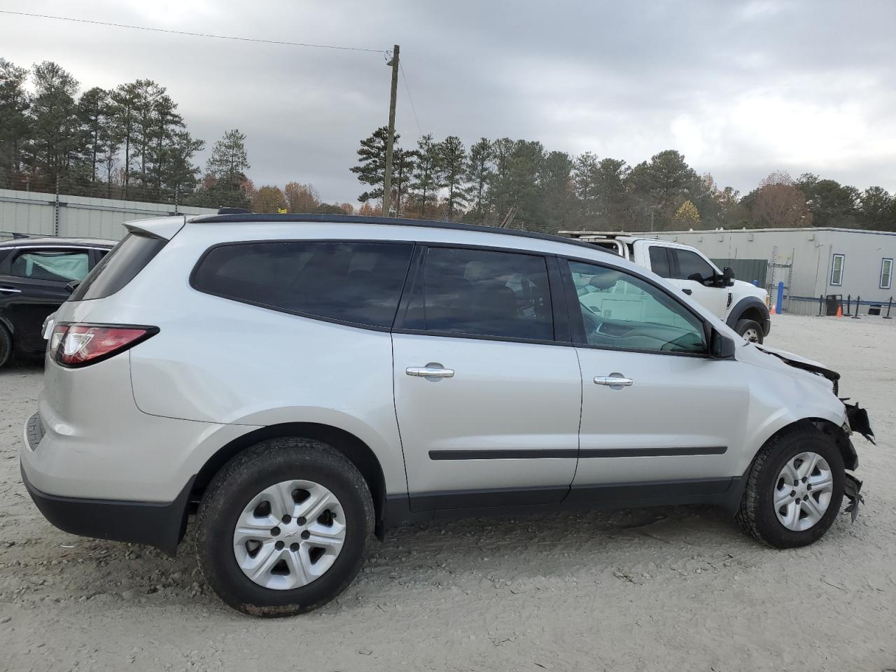 Image 3 of 2017 CHEVROLET TRAVERSE LS 2017 with VIN 1GNKRFED1HJ342874