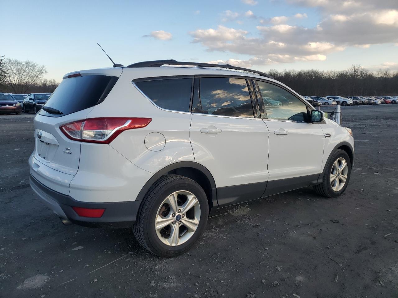 Obraz 3 z 2016 FORD ESCAPE SE 2016 z VIN 1FMCU9GX4GUB43038