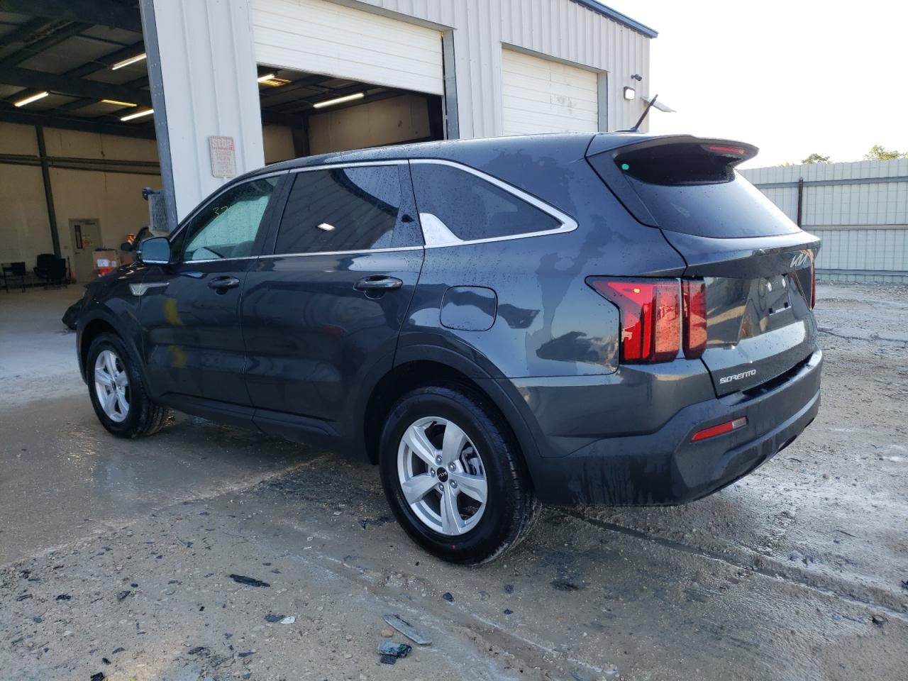 Изображение 2 2023 KIA SORENTO LX 2023 с VIN 5XYRG4LC8PG201388