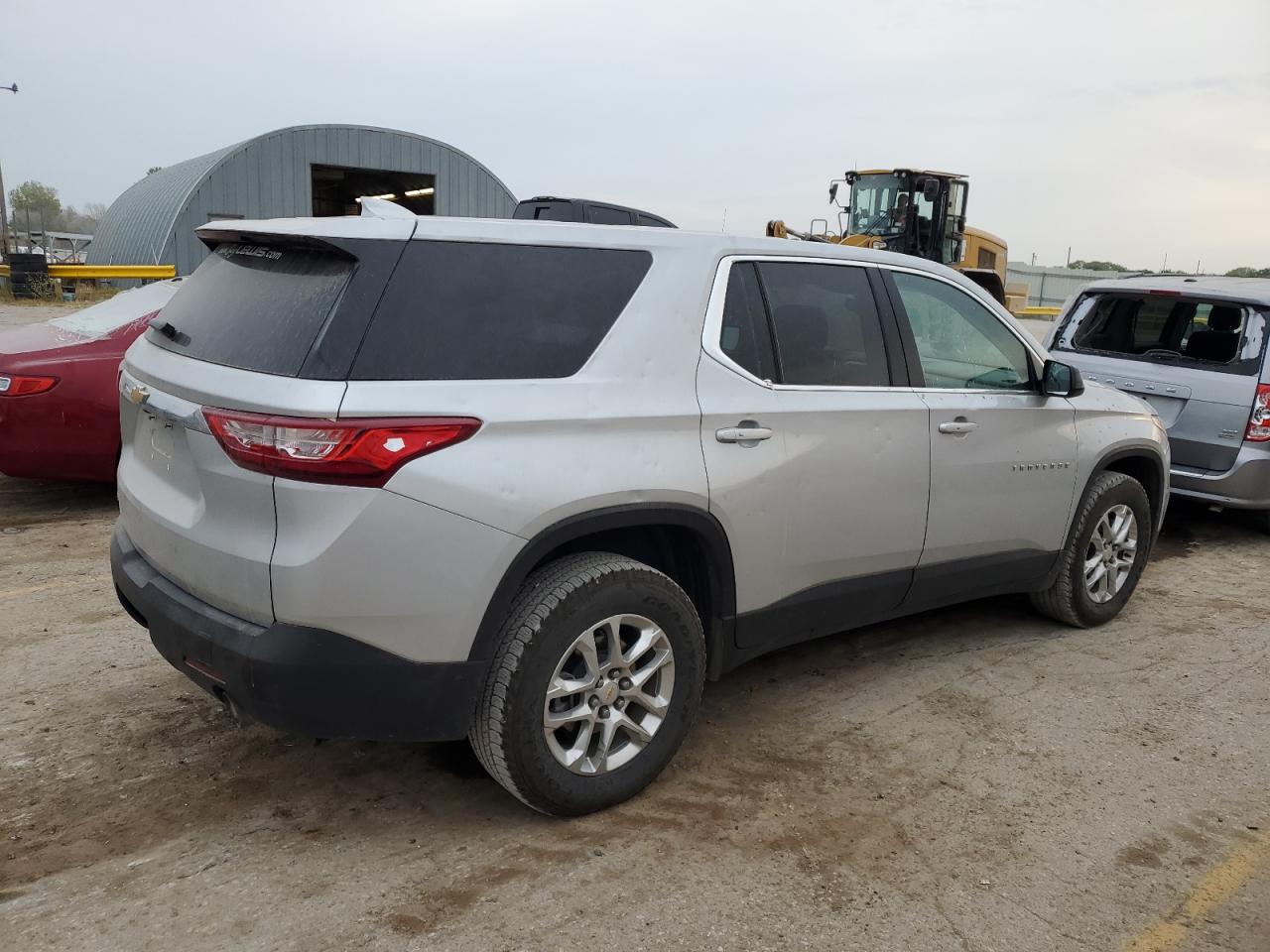 Obraz 3 z 2020 CHEVROLET TRAVERSE LS 2020 z VIN 1GNERFKW4LJ276056
