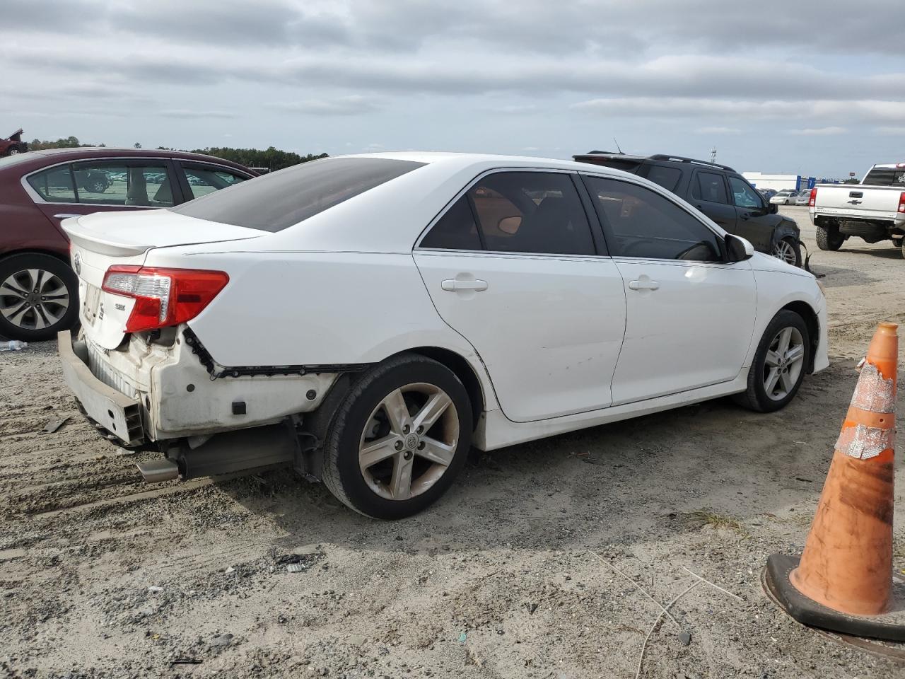 Image 3 of 2014 TOYOTA CAMRY L 2014 with VIN 4T1BF1FK6EU845050