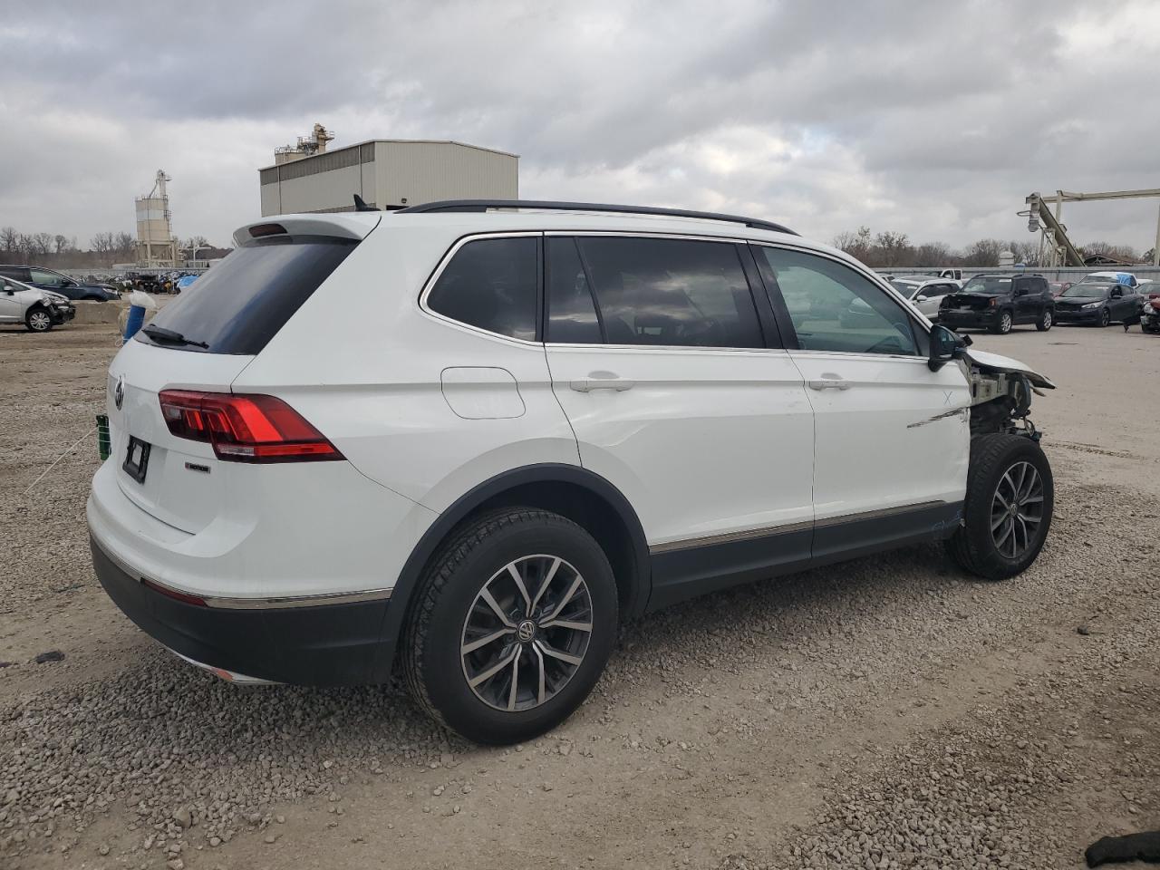 Image 3 of 2020 VOLKSWAGEN TIGUAN SE 2020 with VIN 3VV2B7AXXLM103596