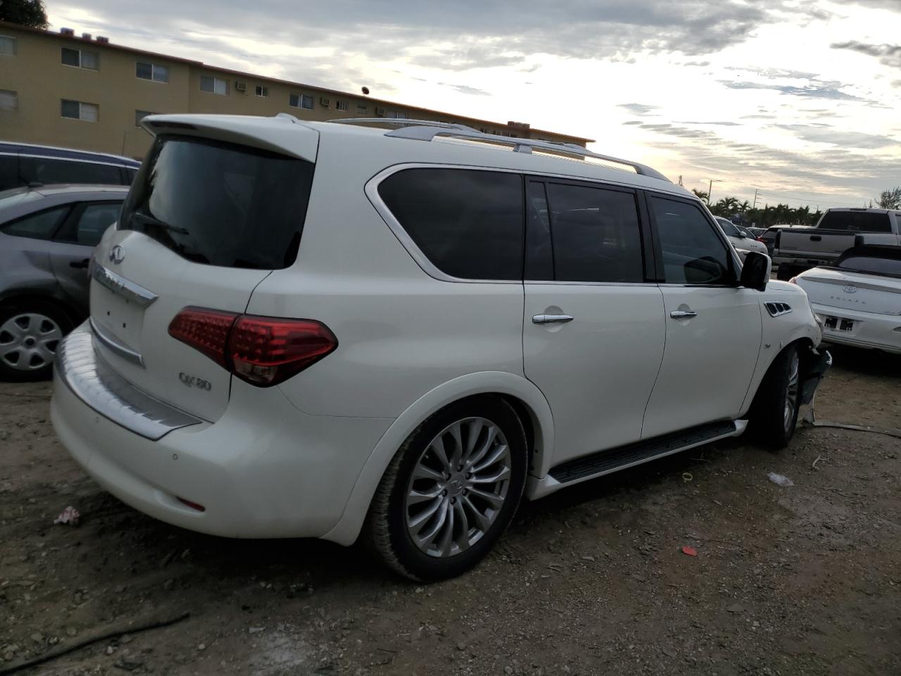 Image 3 of 2016 INFINITI QX80  2016 with VIN JN8AZ2NF5G9612918