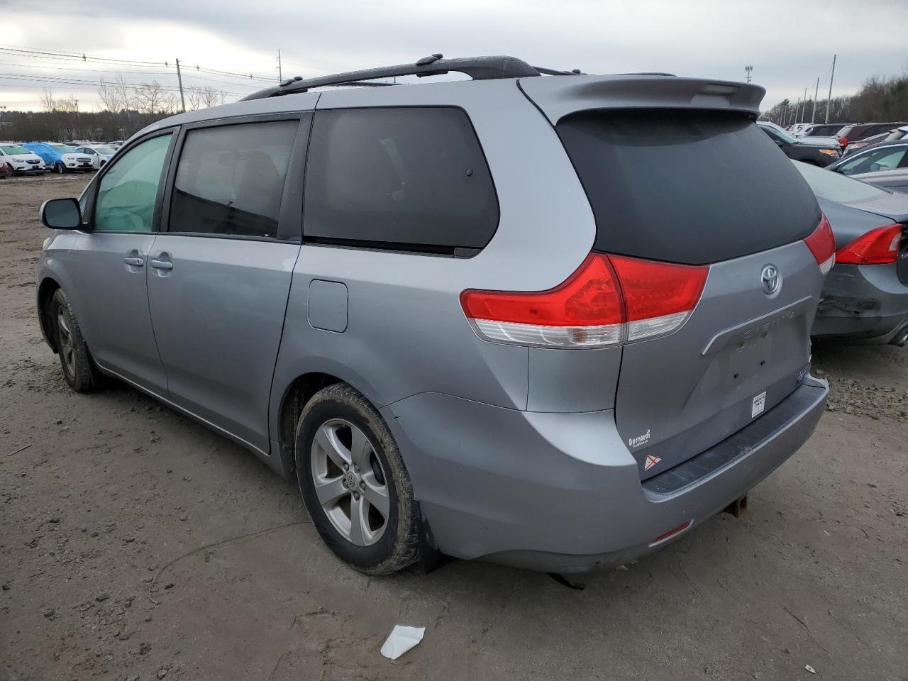 Изображение 2 2012 TOYOTA SIENNA LE 2012 с VIN 5TDKK3DC4CS249427