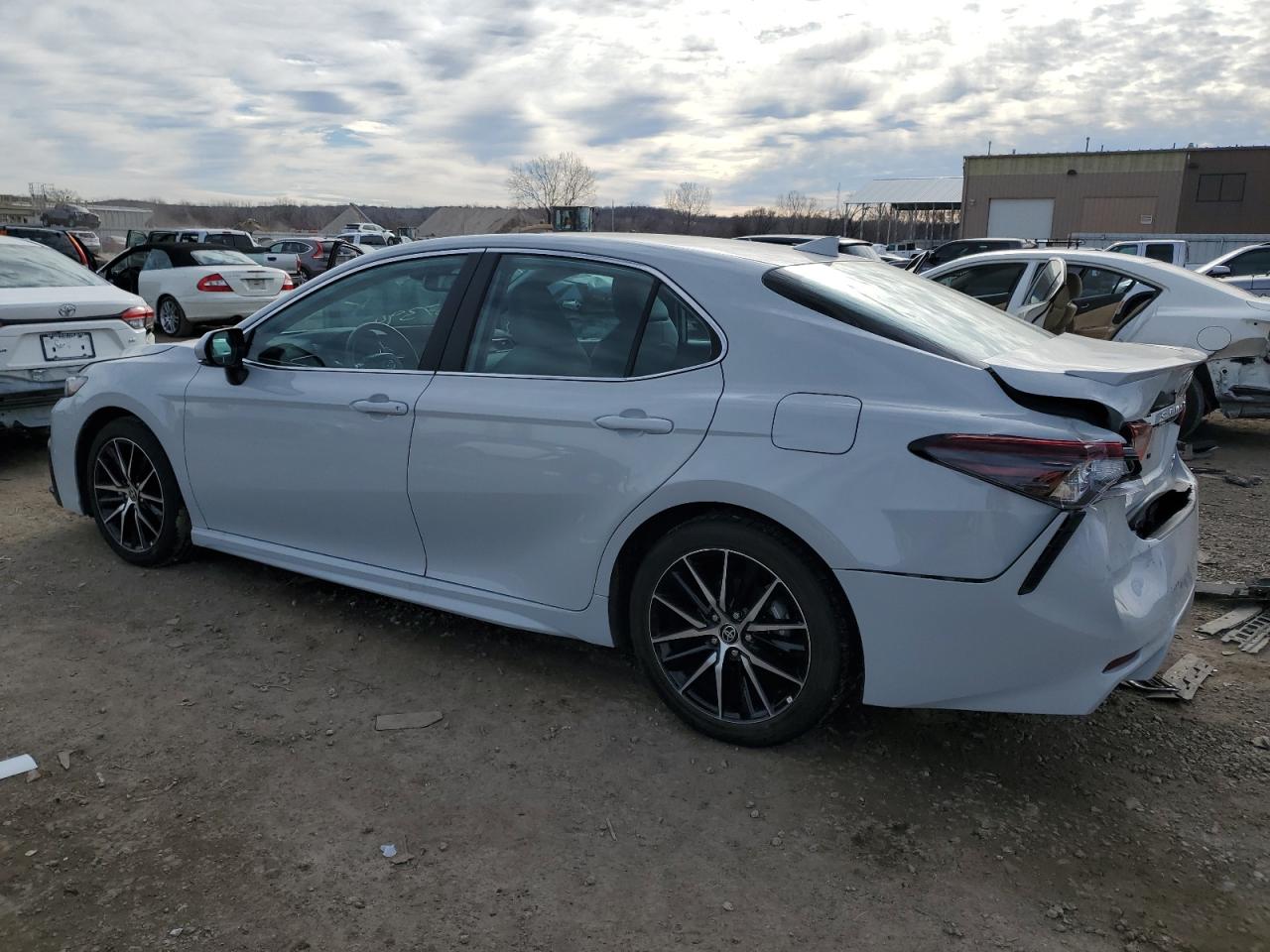 Image 2 of 2022 TOYOTA CAMRY SE 2022 with VIN 4T1T11BK8NU057394