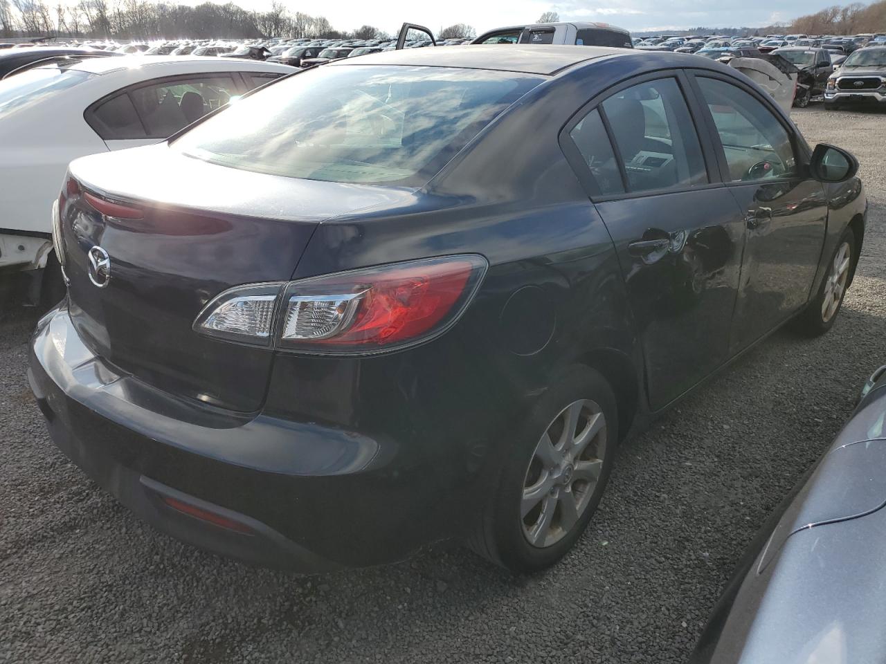 Image 3 of 2010 MAZDA 3 I 2010 with VIN JM1BL1SG9A1158025