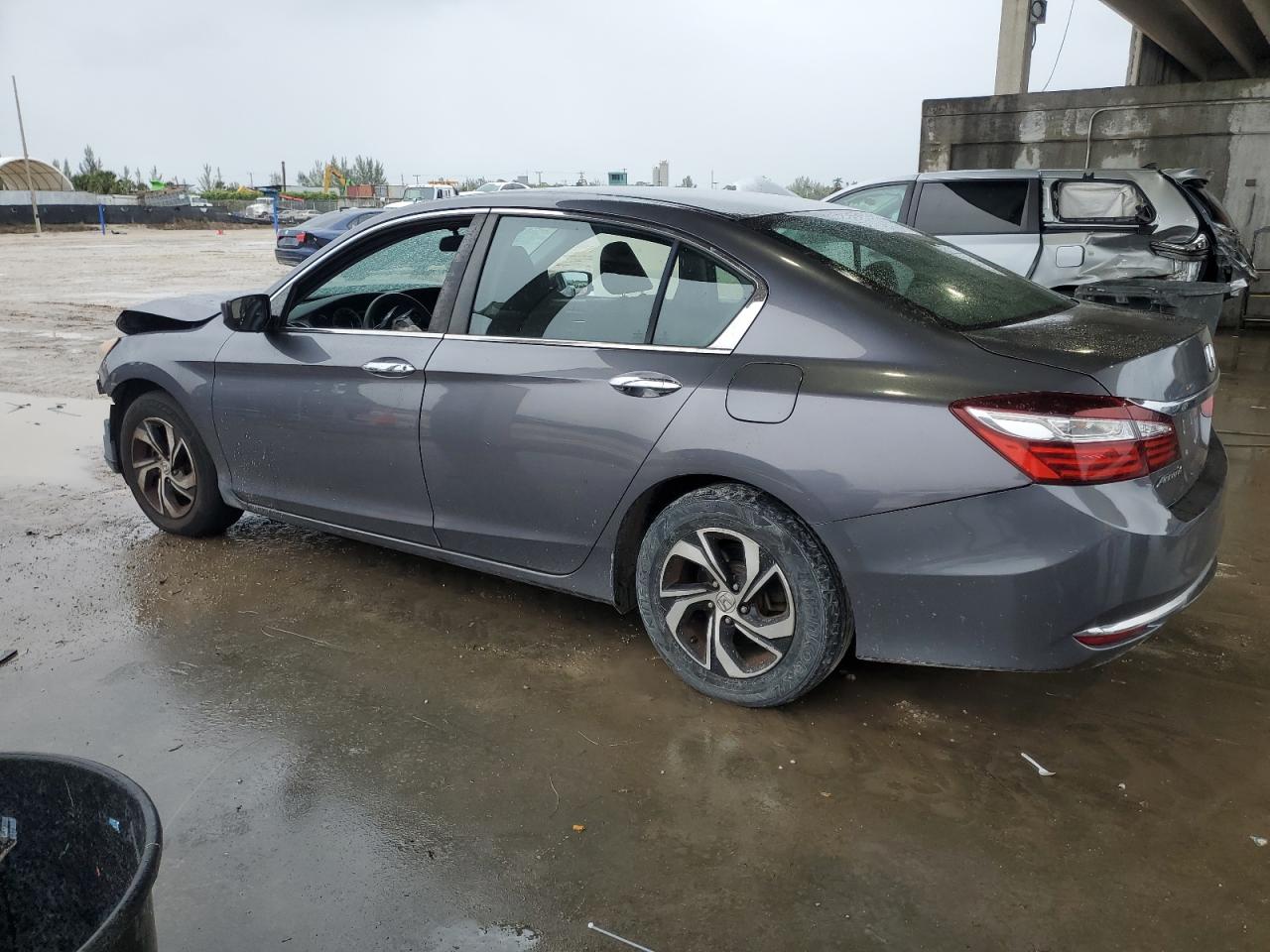Obraz 2 z 2017 HONDA ACCORD LX 2017 z VIN 1HGCR2F38HA119891