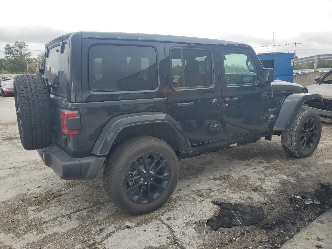 Изображение 3 2022 JEEP WRANGLER UNLIMITED SAHARA 4XE 2022 с VIN 1C4JJXP61NW210647