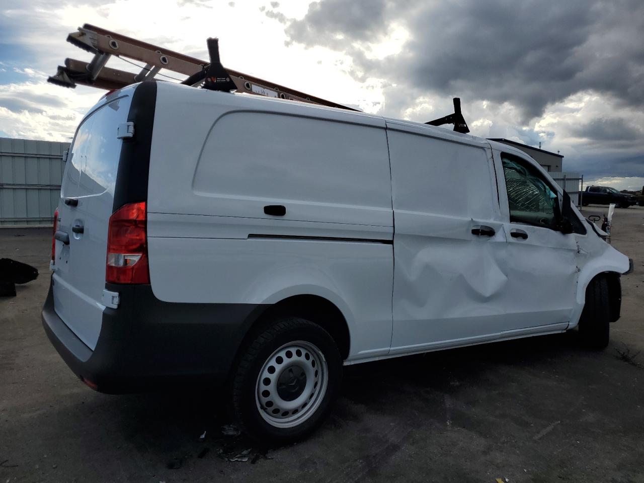 Obraz 3 z 2022 MERCEDES-BENZ METRIS  2022 z VIN W1YV0CEY3N4115063