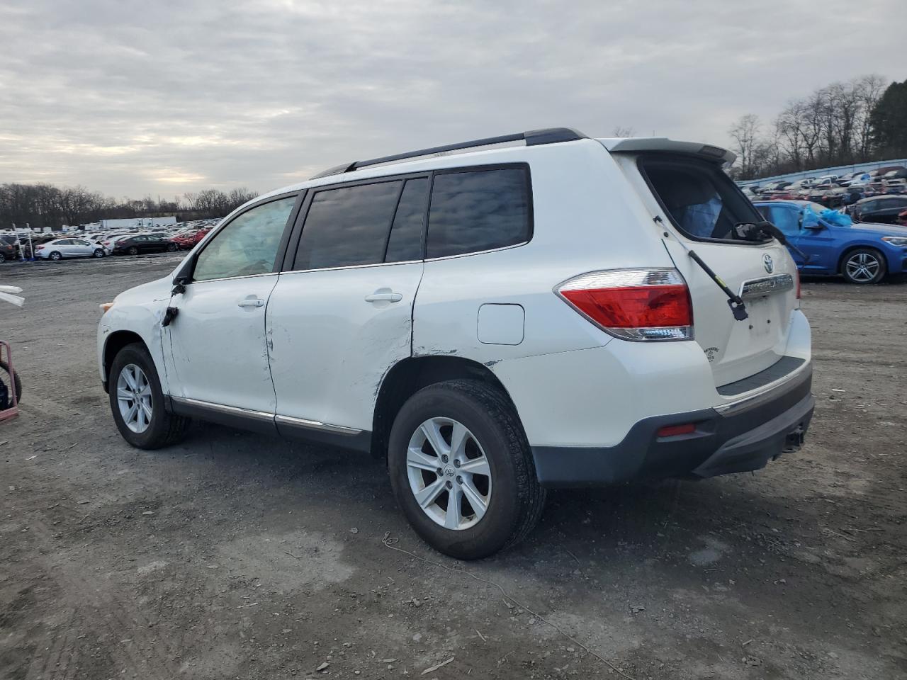 Изображение 2 2013 TOYOTA HIGHLANDER BASE 2013 с VIN 5TDBK3EH6DS209300