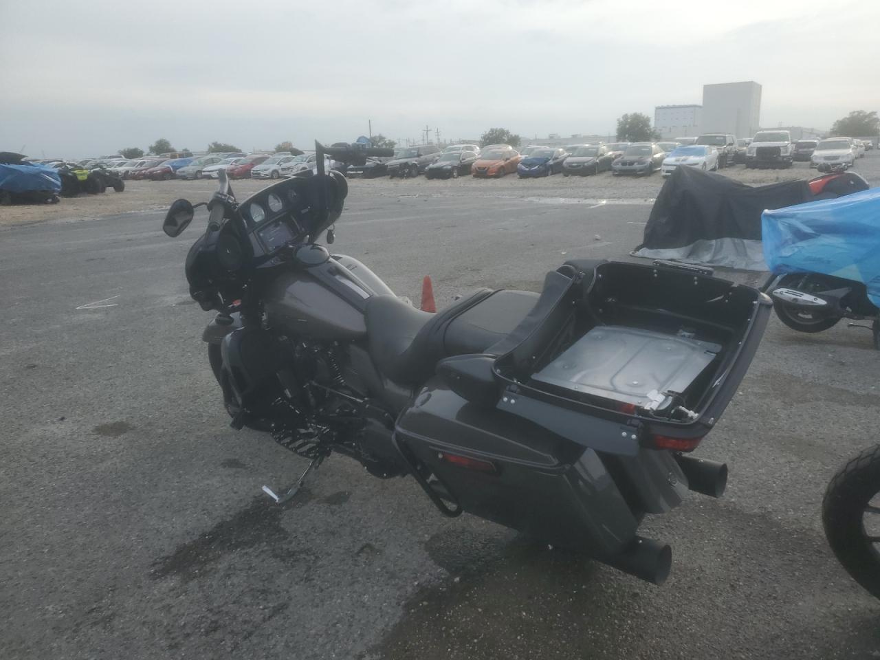 Image 3 of 2023 HARLEY-DAVIDSON FLHTK  2023 with VIN 1HD1KEF12PB632443