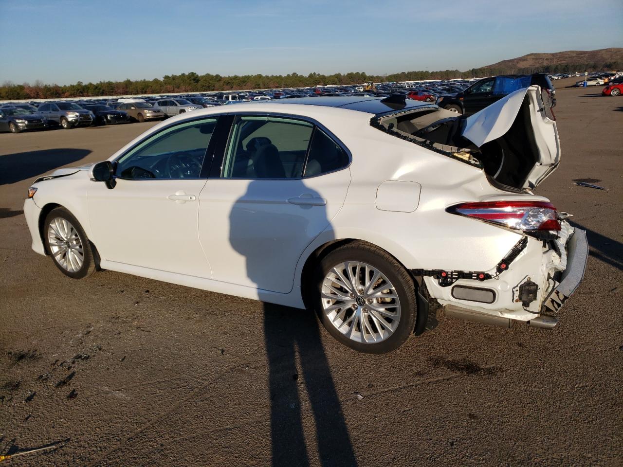 Image 2 of 2020 TOYOTA CAMRY XLE 2020 with VIN 4T1FZ1AK8LU043015