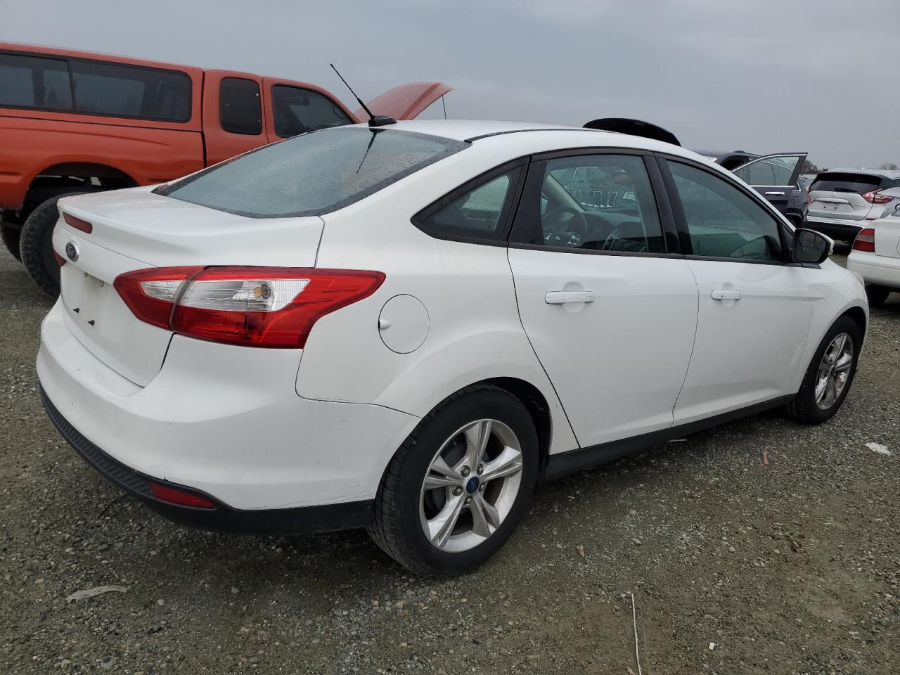 Image 3 of 2014 FORD FOCUS SE 2014 with VIN 1FADP3F20EL408341